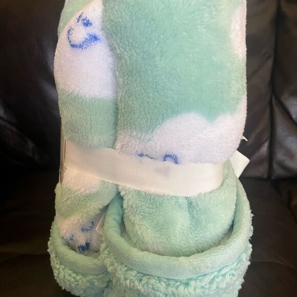 The Big One Kids Happy Cloud Sherpa Throw in Light Turquoise 50" by 60" - Picture 5 of 10